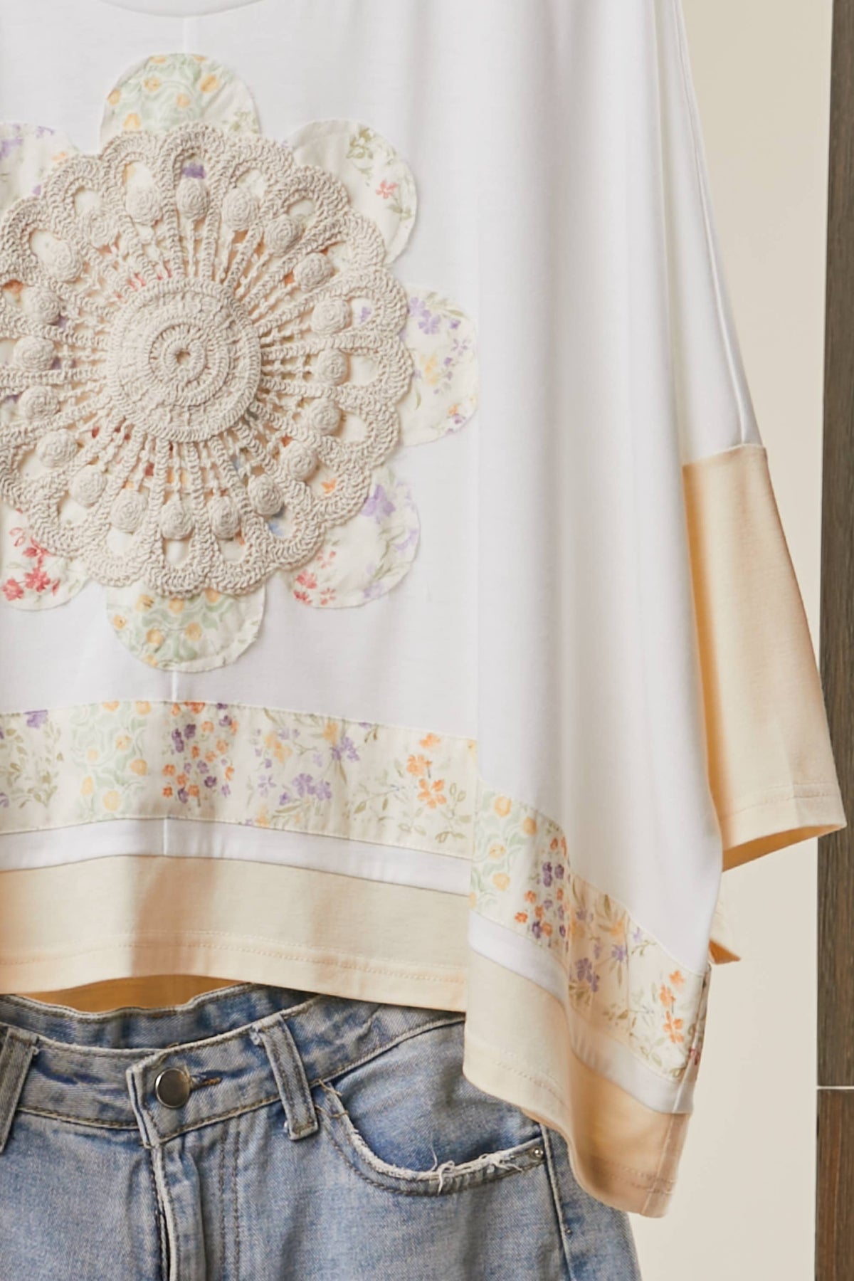 LACE EMBROIDERED SHORT SLEEVES ROUND NECK TOP