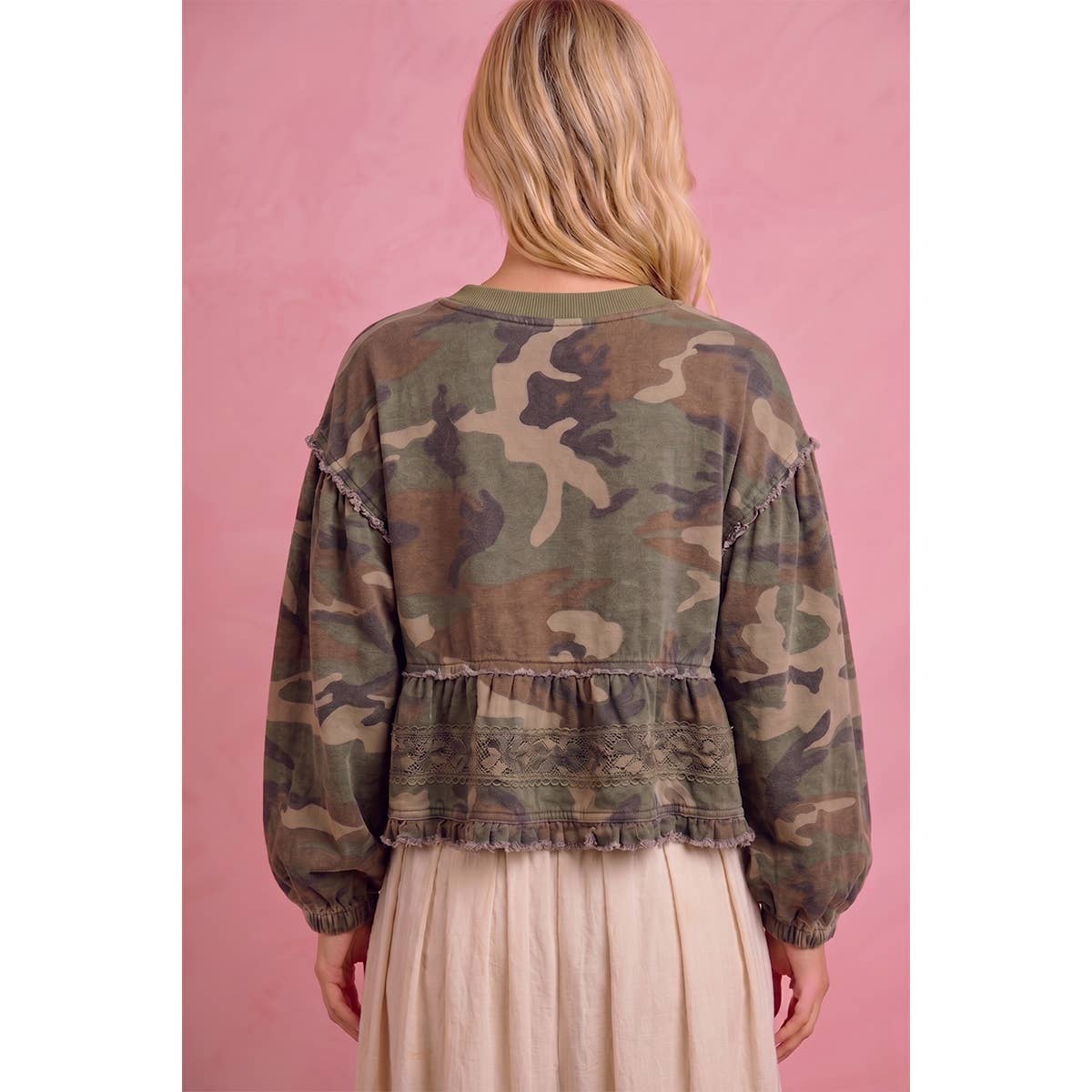 CAMO PRINTED RUFFLED HEM TOP
