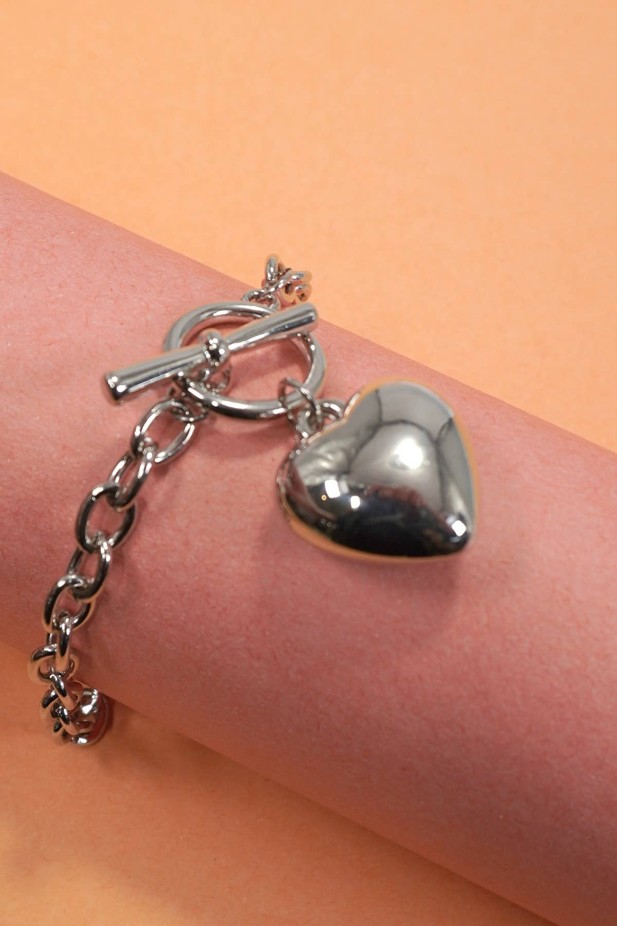 PUFFY HEART TOGGLE CHAIN BRACELET