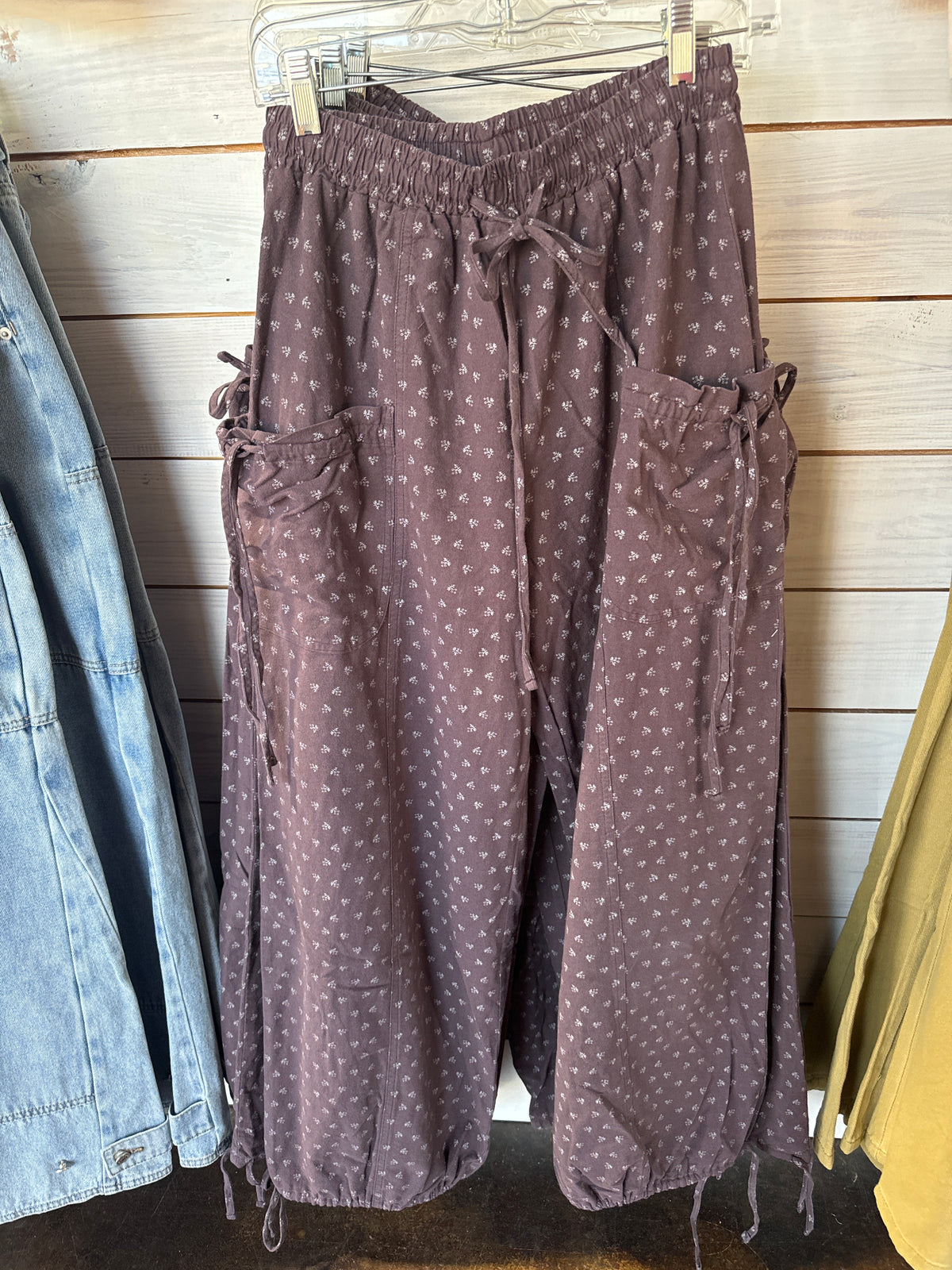 Texture Woven Ditsy Floral Pant