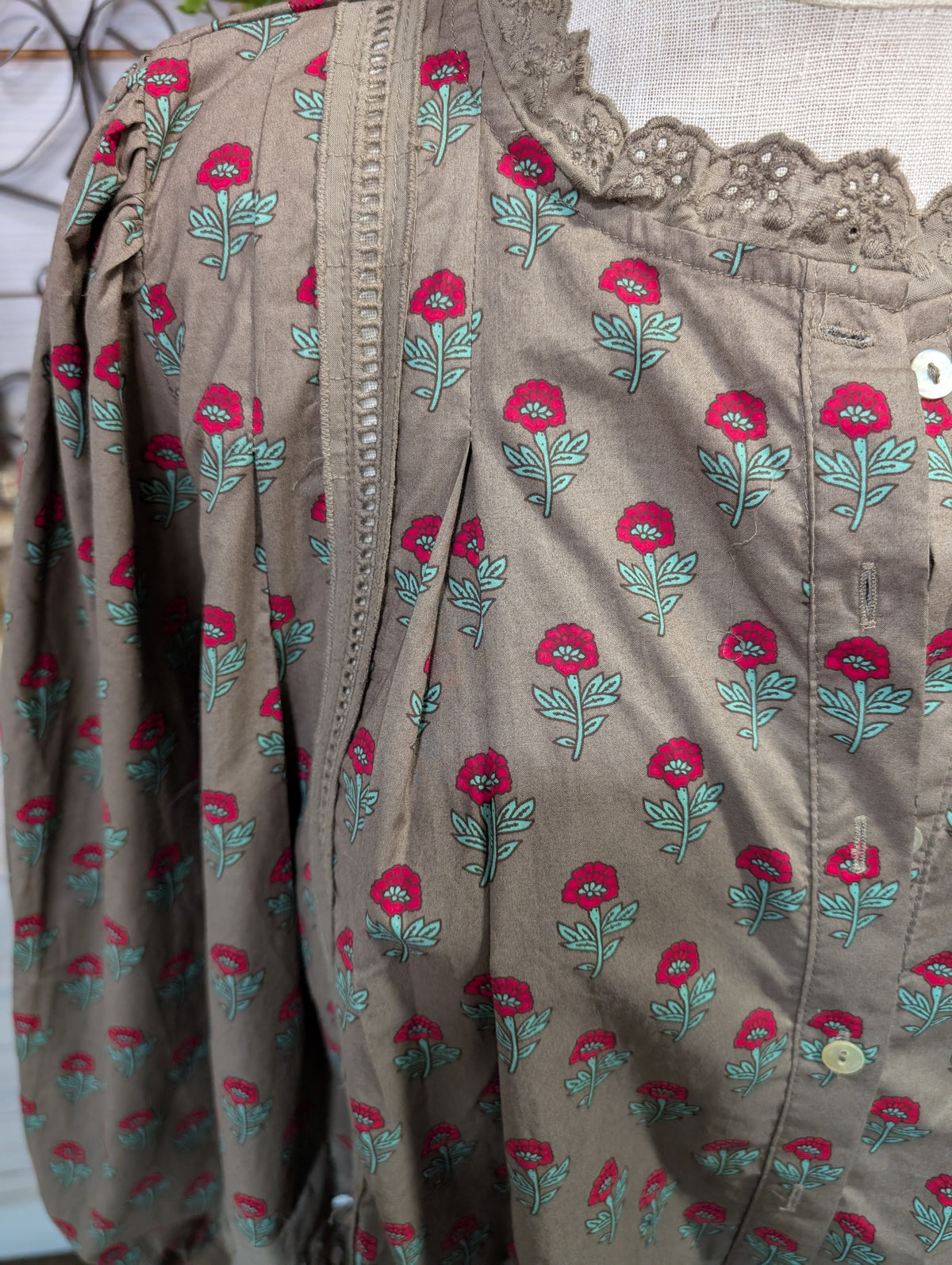 Floral LS lace trim button down Blouse