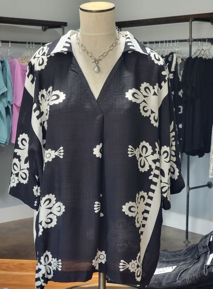 Umgee Black and White Top Plus