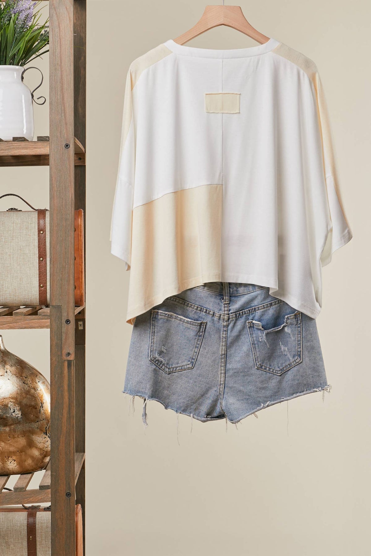 EMBROIDERED CHEST PATCH KNIT TOP WITH FLORAL