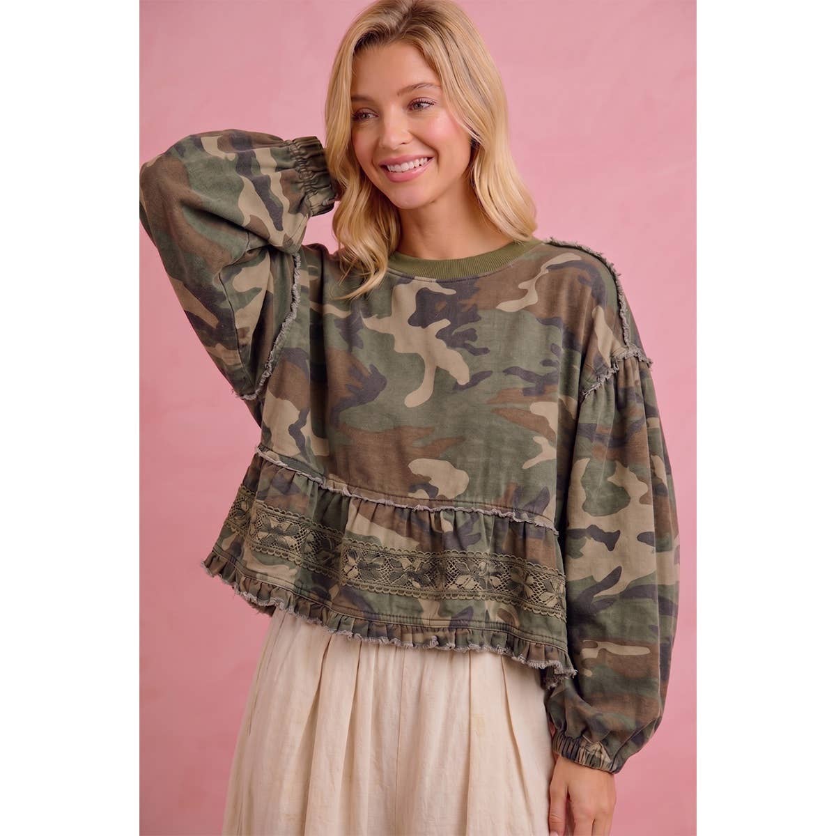 CAMO PRINTED RUFFLED HEM TOP