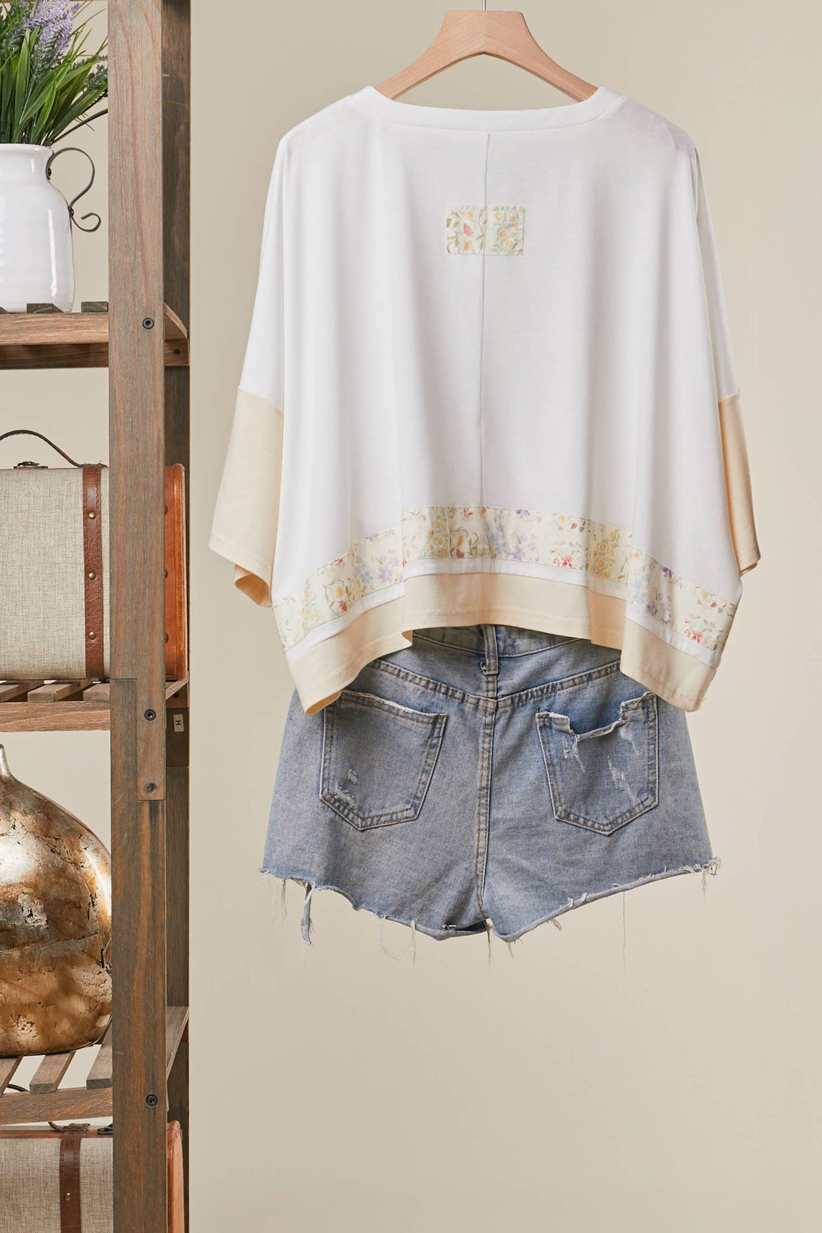 LACE EMBROIDERED SHORT SLEEVES ROUND NECK TOP