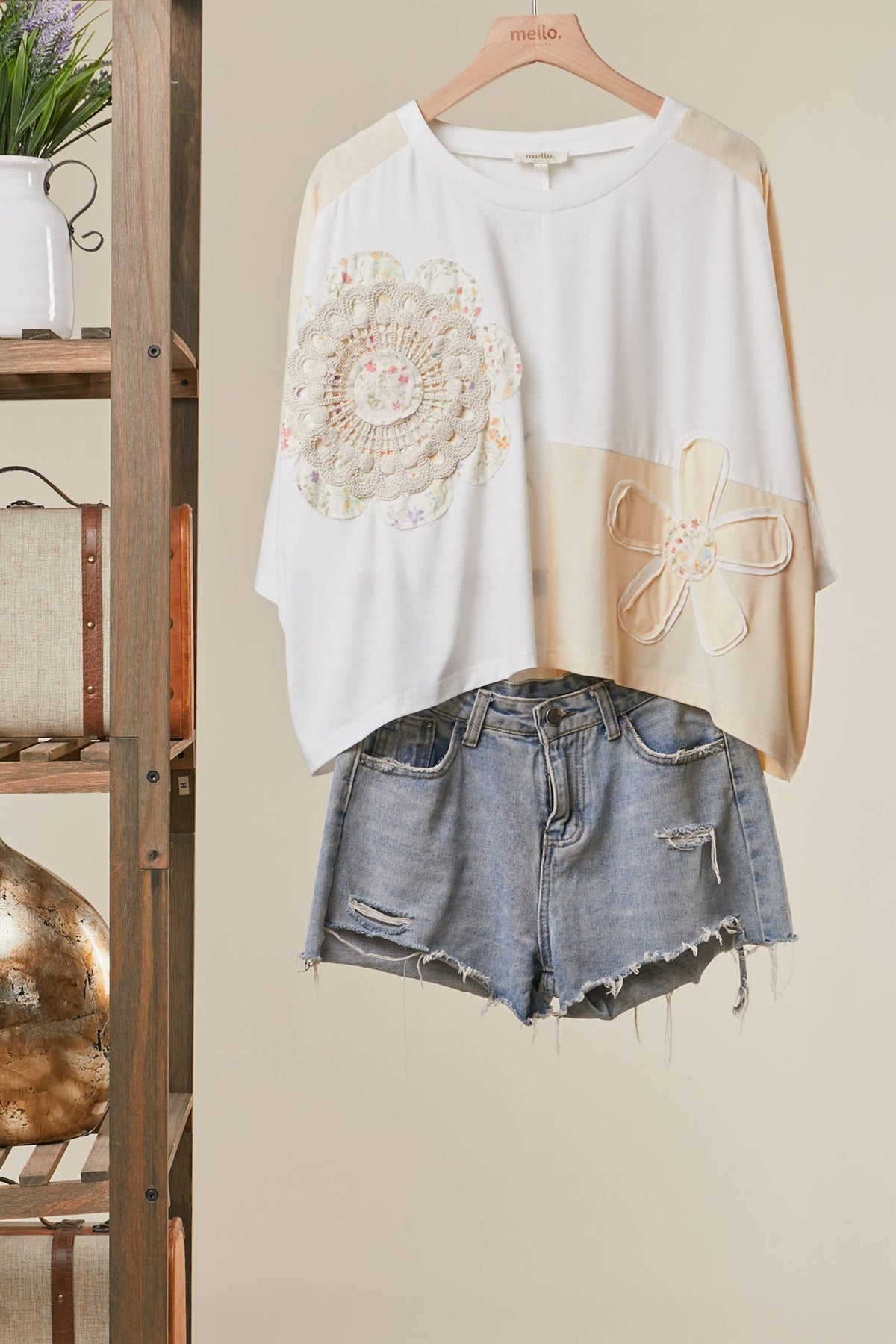 EMBROIDERED CHEST PATCH KNIT TOP WITH FLORAL
