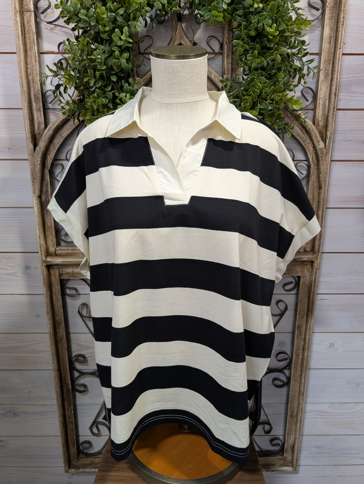 BLACK/ CREAM STRIPE TOP