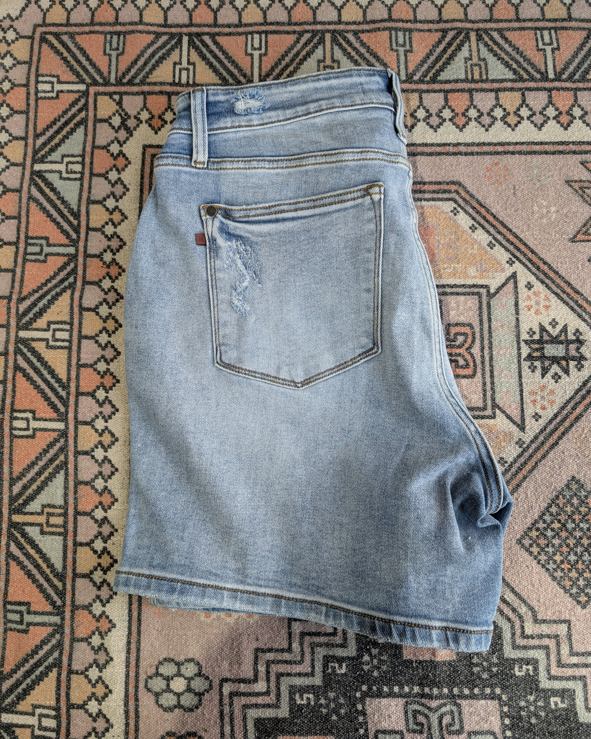 JB Mid Rise Vintage Wash Dad Short PLUS