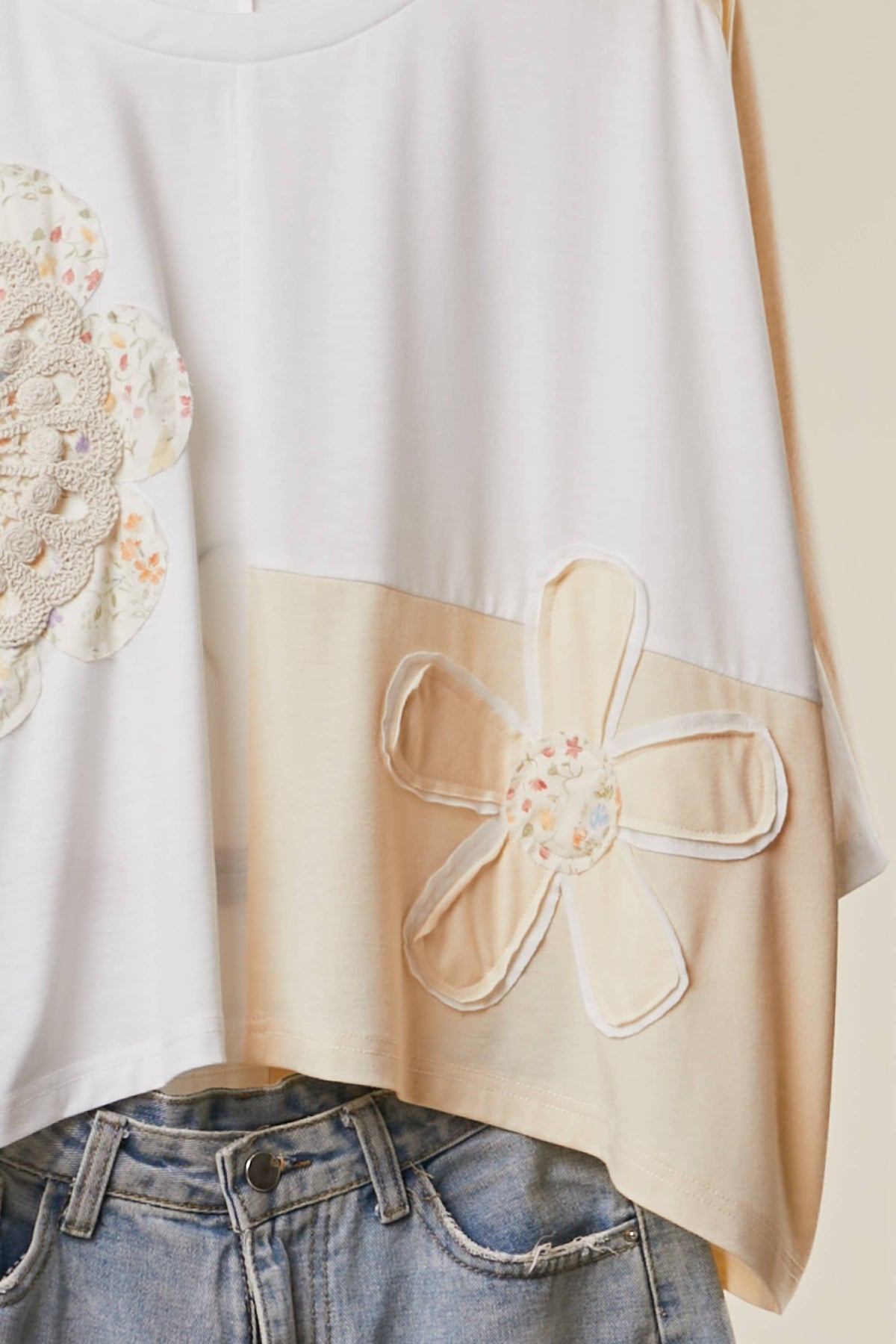 EMBROIDERED CHEST PATCH KNIT TOP WITH FLORAL