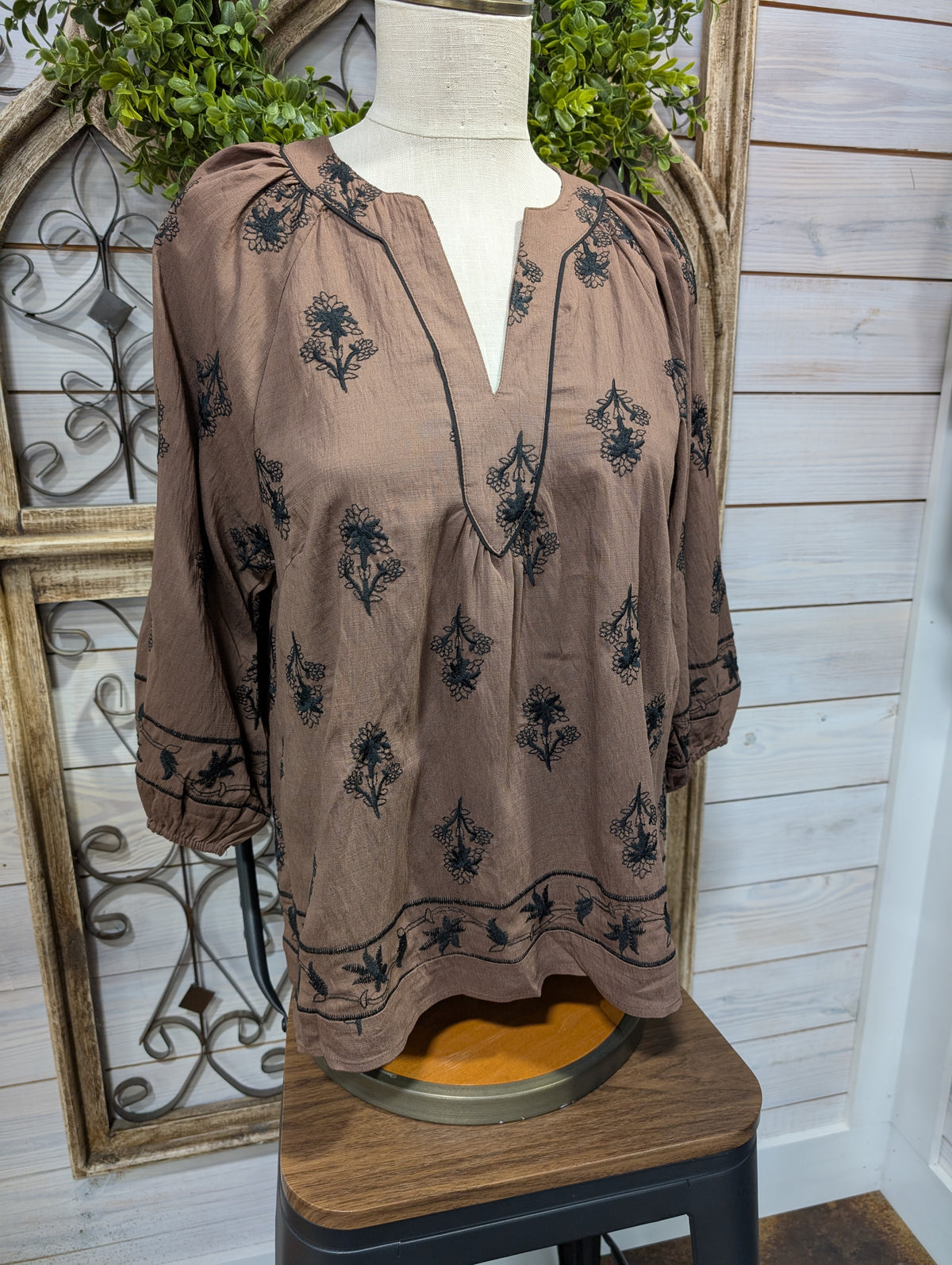 Embroidered 3/4 sleeve Top