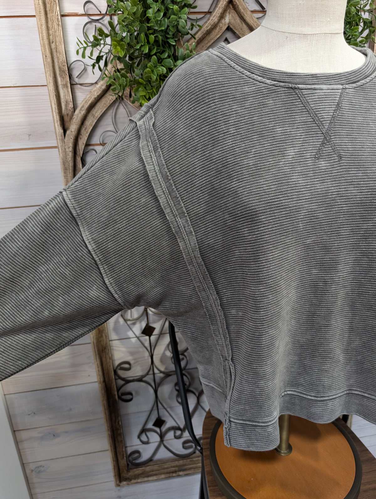 Exposed Seam Side Slit LS TOP