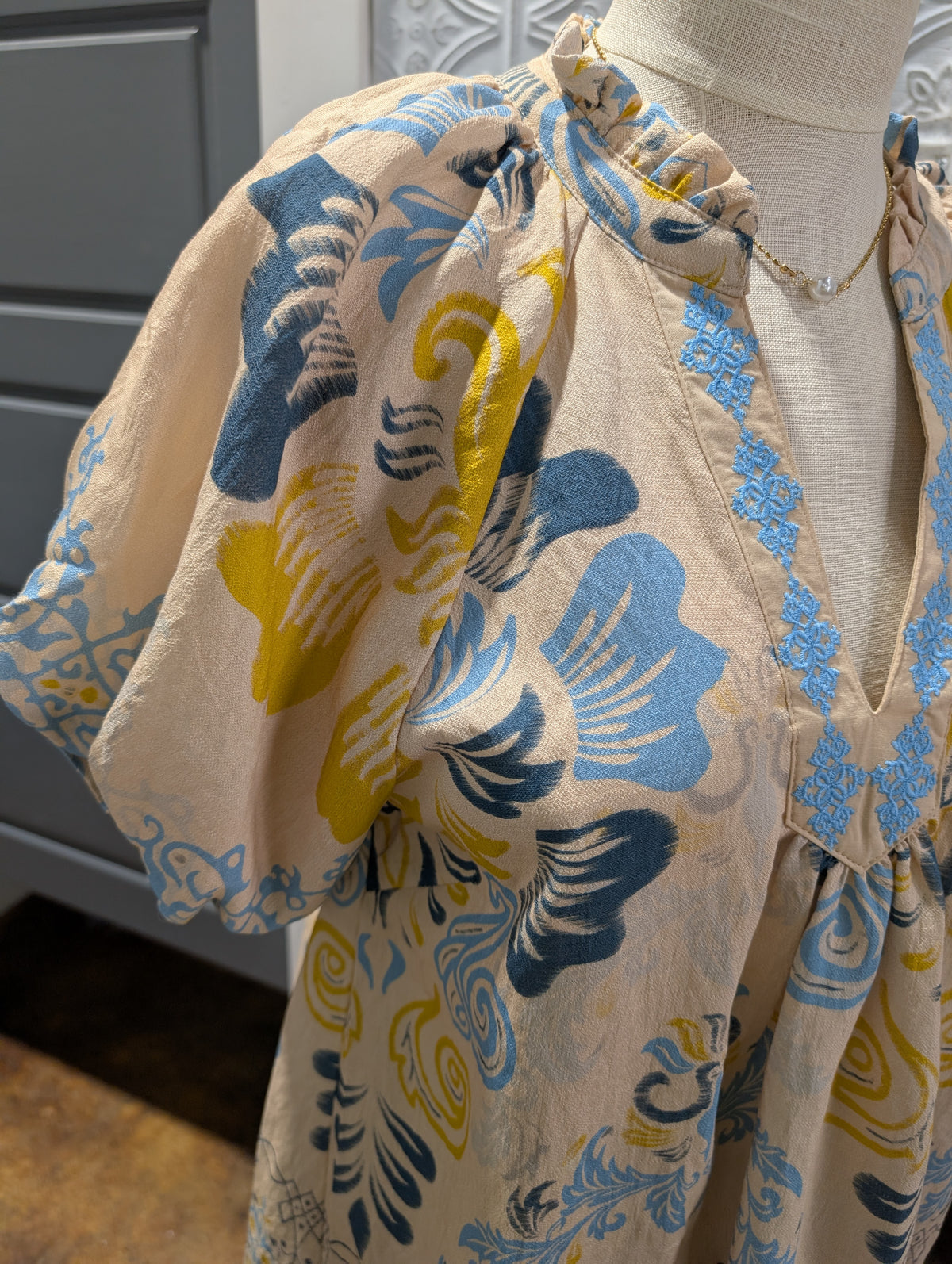 Puff sleeve v-neck blouse
