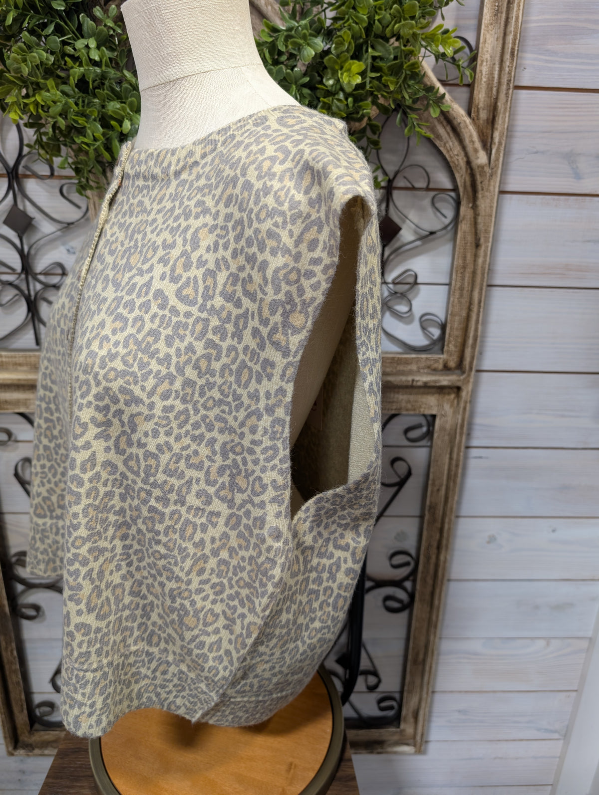 Vintage Leopard Print button front top